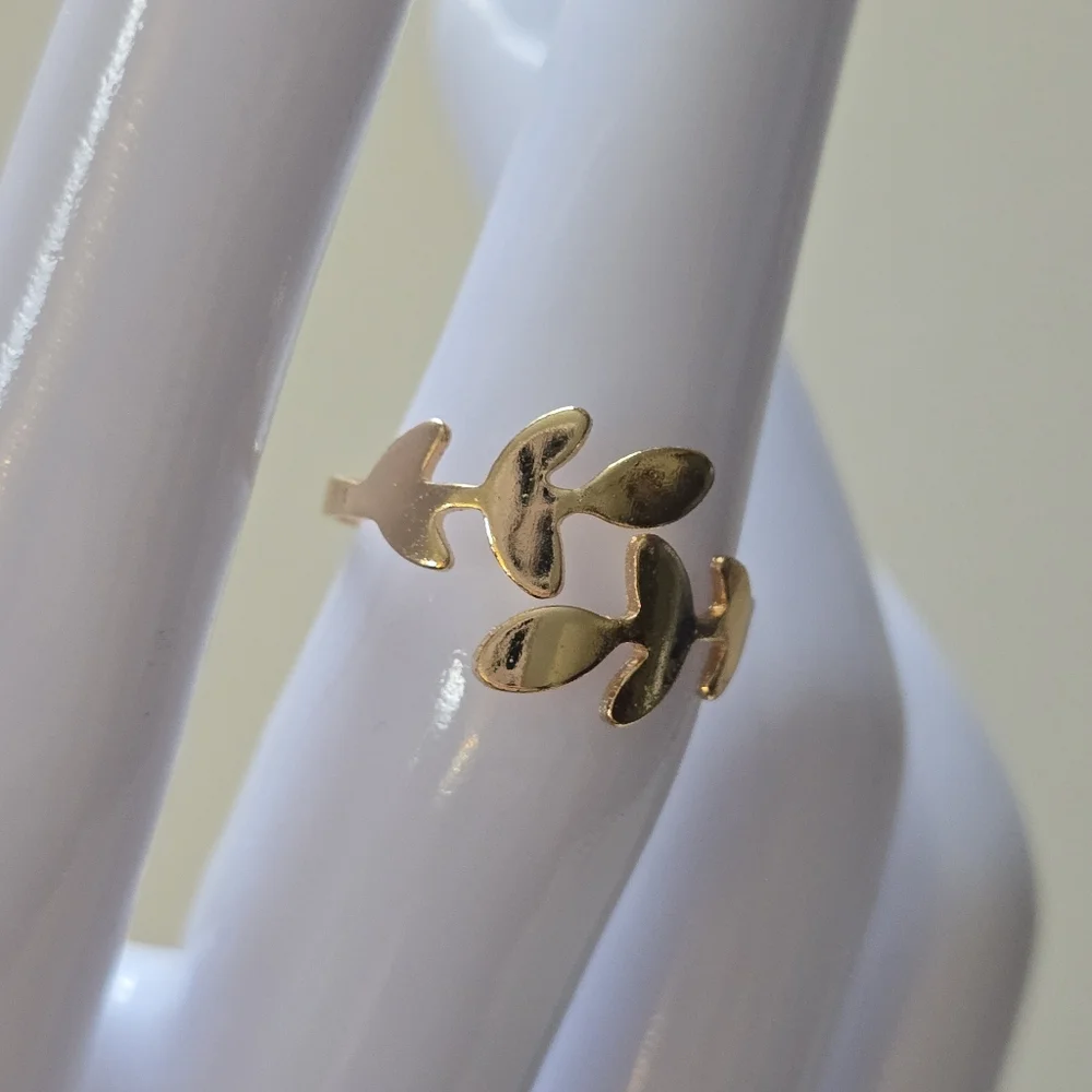 Delicate Gold Leaf Open Ring Size 7.5